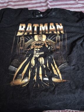 Batman Graphic Black T-Shirt with Gold Print - Men's Large